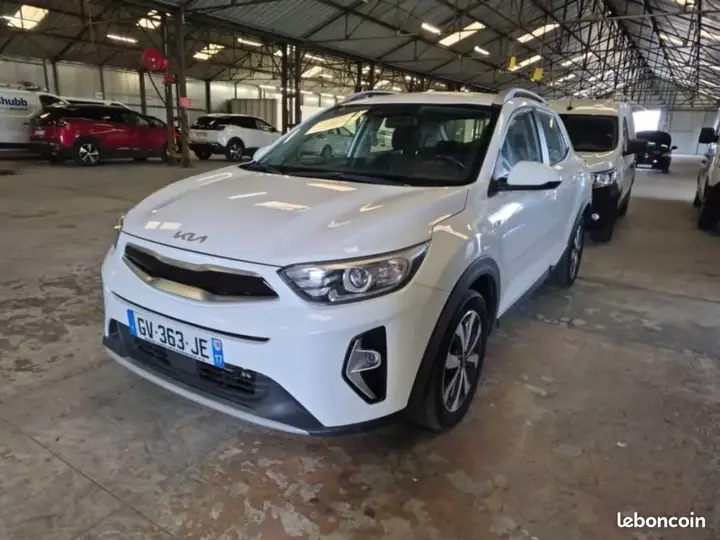Kia Stonic 2024 photo 2
