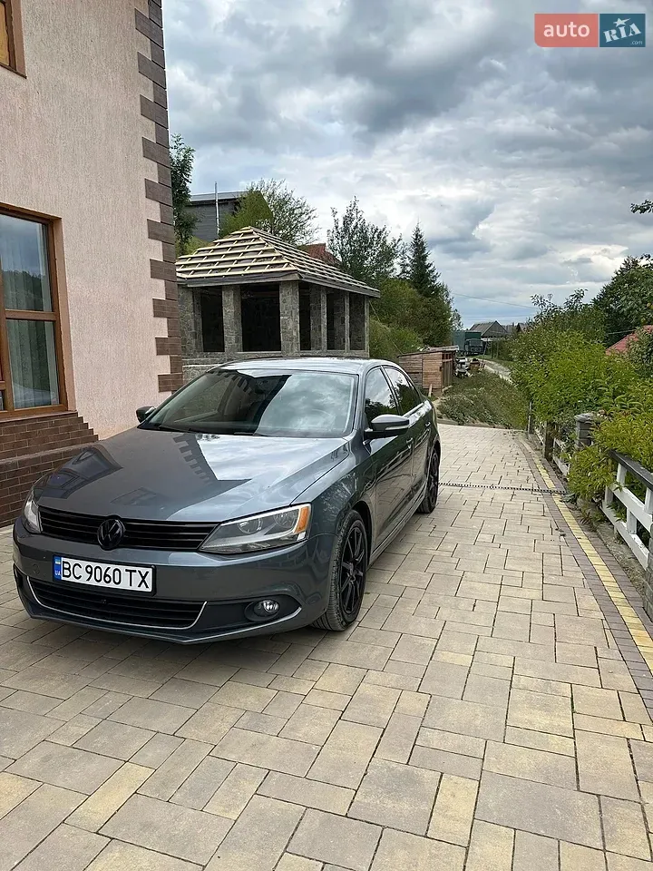 Volkswagen Jetta 2012 photo 2