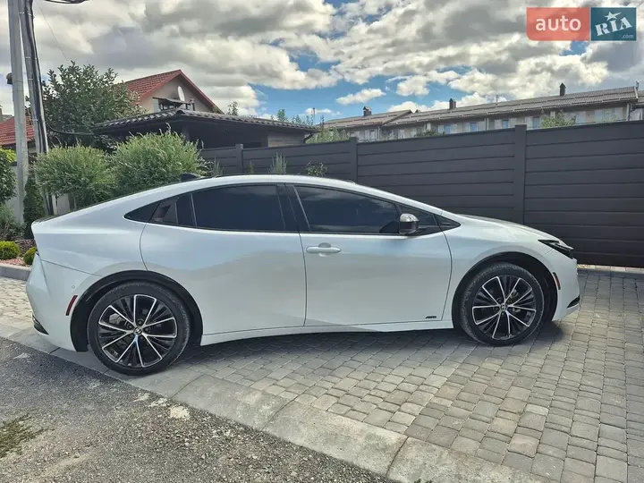 Toyota Prius 2024 photo 4