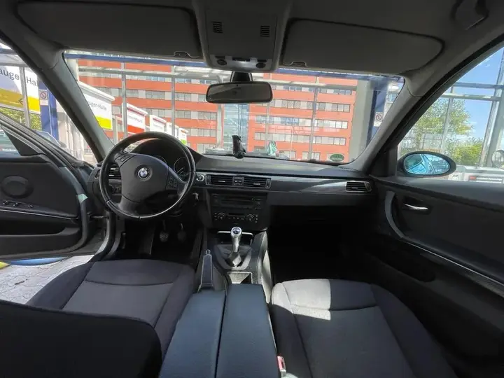 BMW 320I