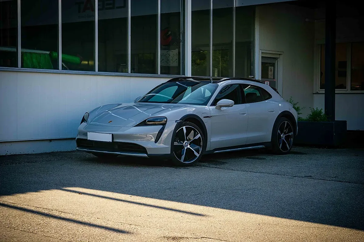 Porsche Taycan 2023 photo 3
