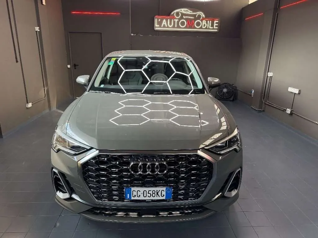 Audi Q3 2021 photo 2