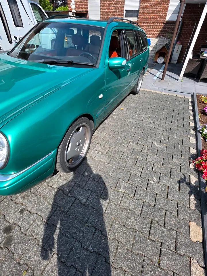 Mercedes-Benz W210