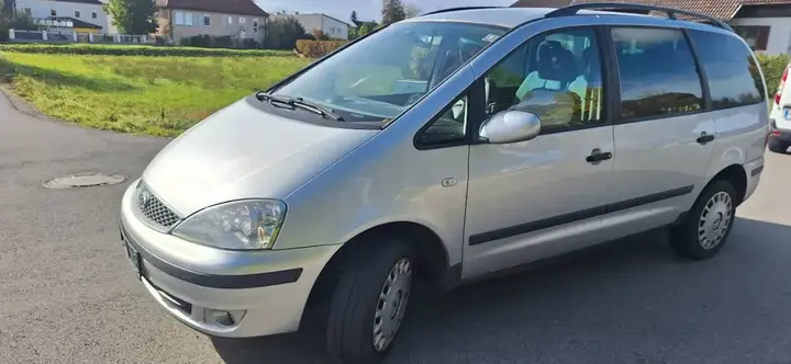 Ford Galaxy 2005 photo 2