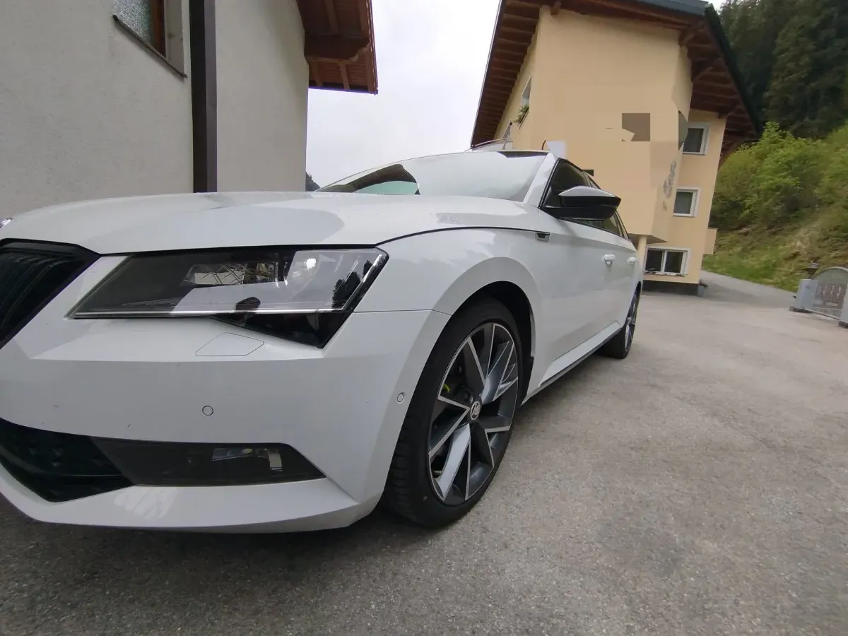 Skoda Superb 2018 photo 2