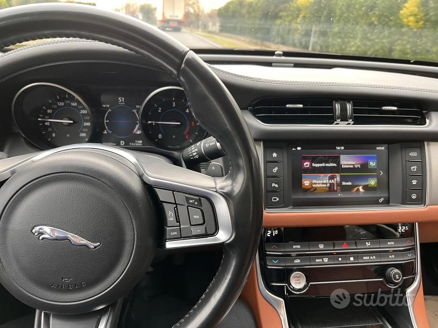 Jaguar Xf 2018 photo 5