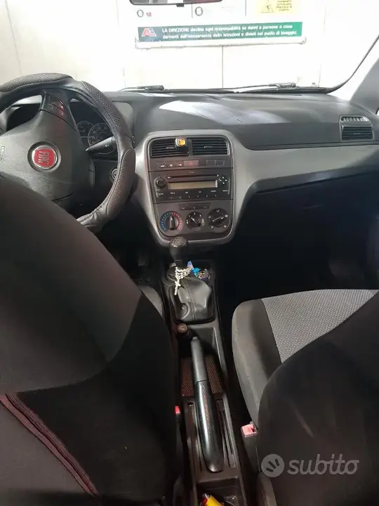 Fiat Grande Punto 2013 photo 2