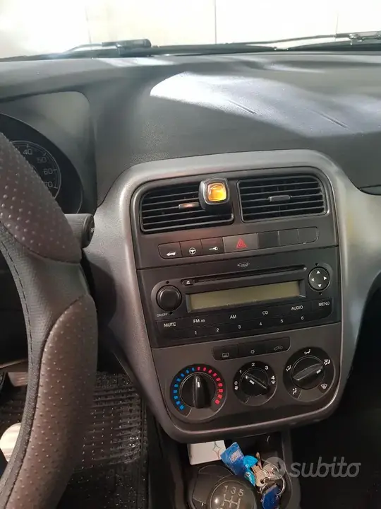 Fiat Grande Punto 2013 photo 3