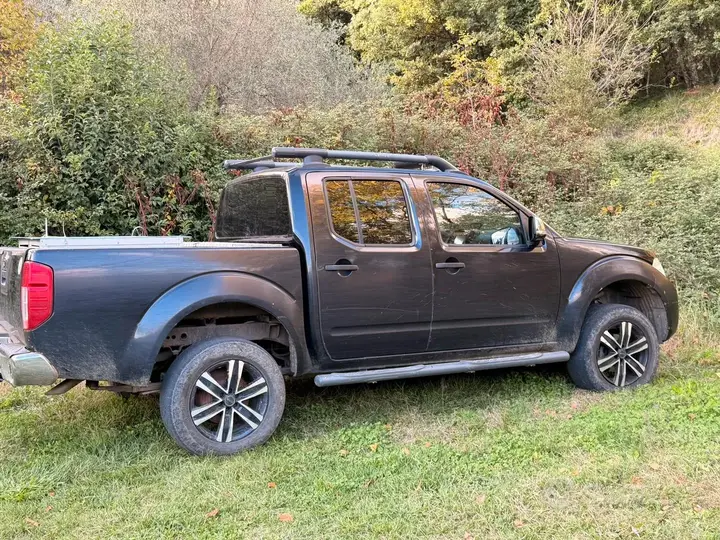 Nissan Navara 2011 photo 2