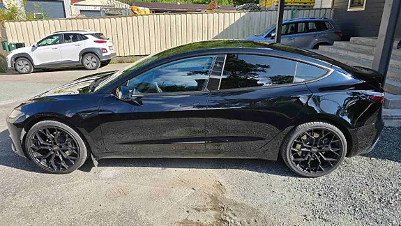 Tesla Model 3 2025 photo 4