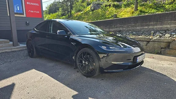 Tesla Model 3 2025 photo 2