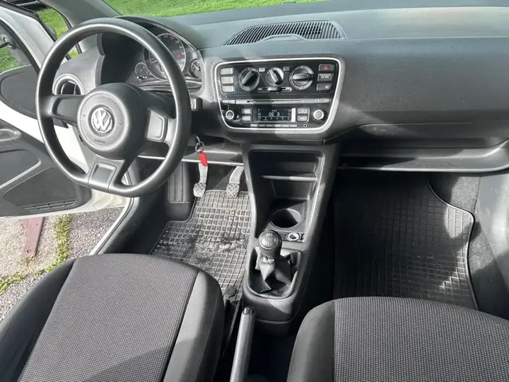 Volkswagen Up 2013 photo 3