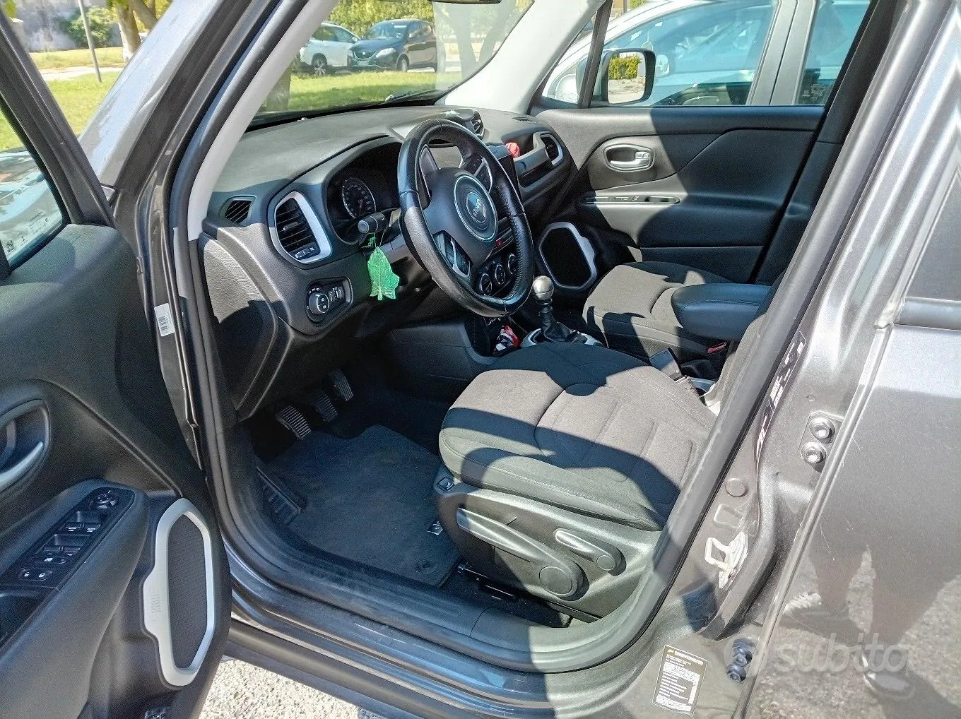 Jeep Renegade 2017 photo 2