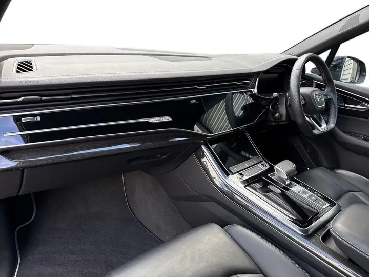 Audi Q7 2023 photo 2