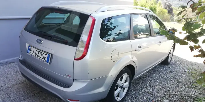 Ford Focus 2009 photo 2