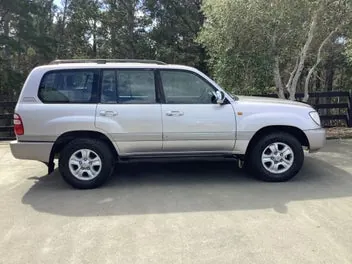 Toyota Land Cruiser 2002 photo 2
