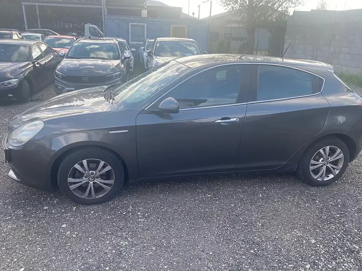 Alfa Romeo Giulietta 2011 photo 3
