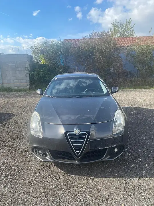 Alfa Romeo Giulietta 2011 photo 2