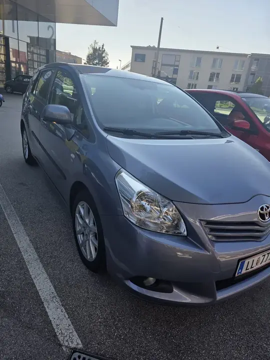 Toyota Verso 2009 photo 2