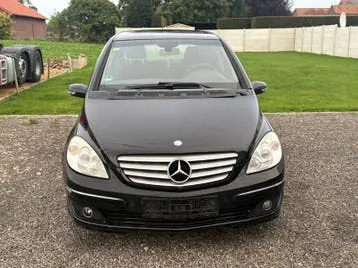 Mercedes-Benz B180
