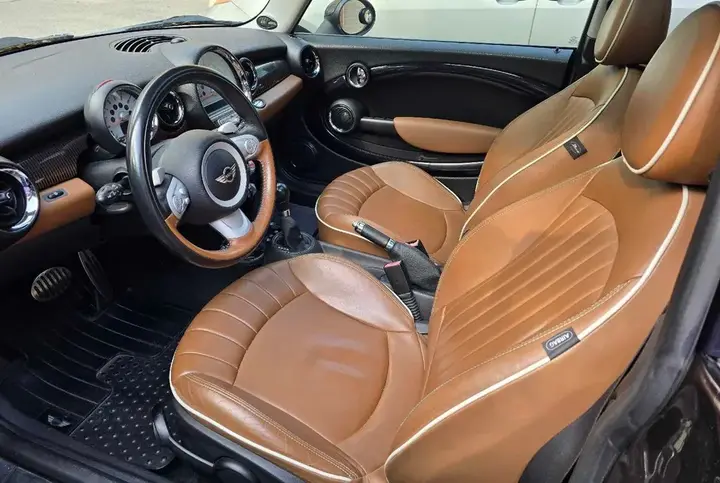 Mini Cooper S 2010 photo 2