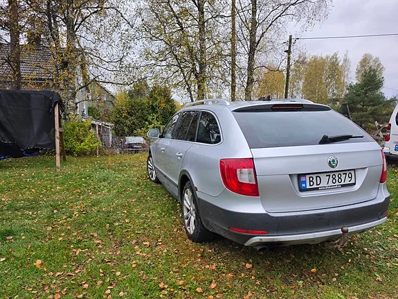 Skoda Superb 2013 photo 4