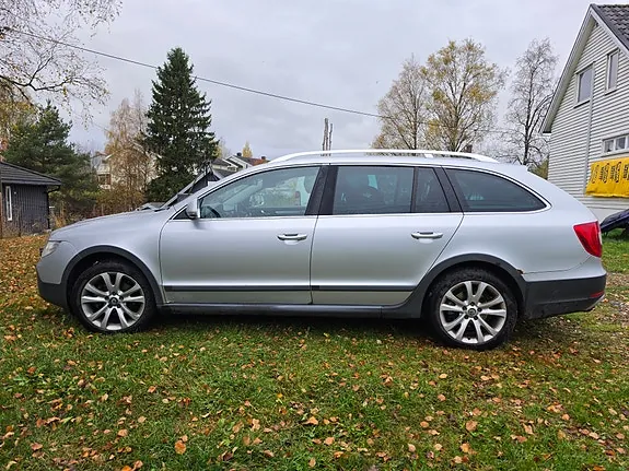 Skoda Superb 2013 photo 2