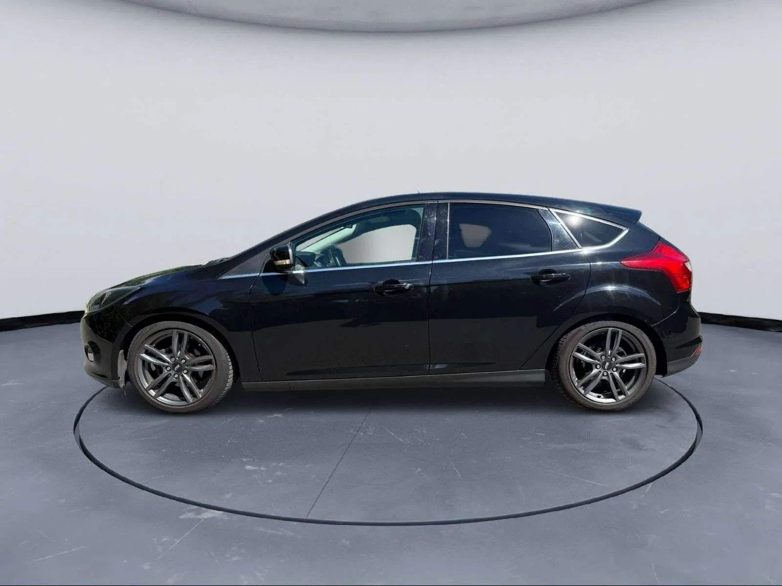 Ford Focus 2012 photo 2