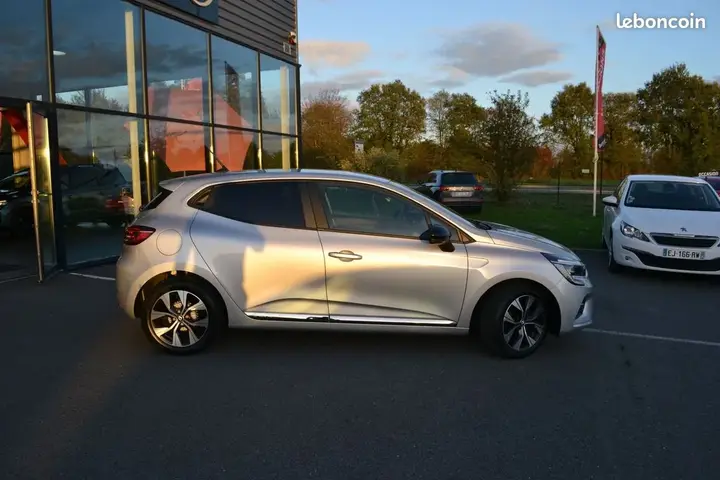 Renault Clio 2024 photo 3