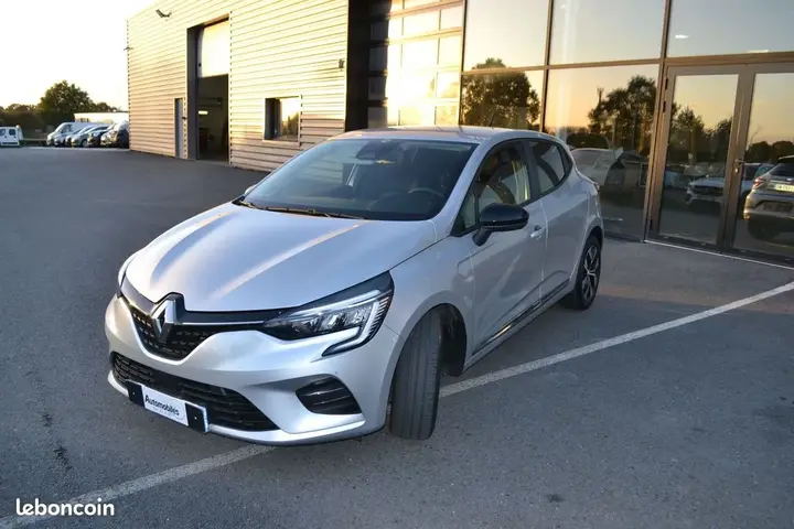 Renault Clio 2024 photo 2