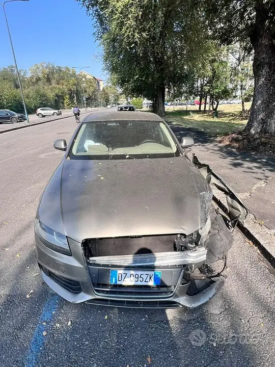 Audi A4 2010 photo 2