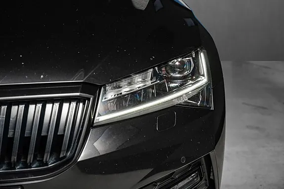 Skoda Superb 2021 photo 4