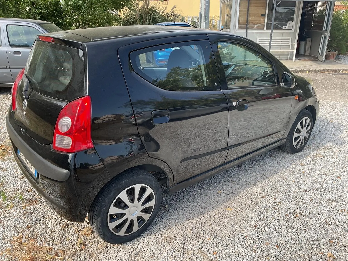 Nissan Pixo 2010 photo 3