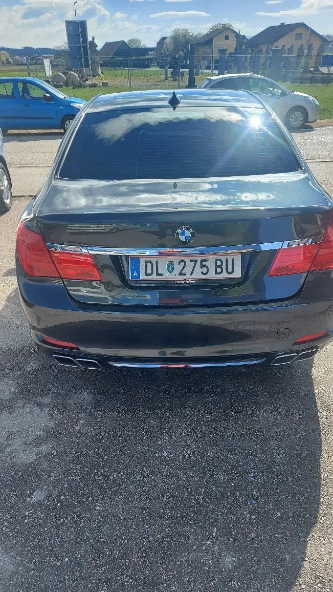 BMW 7 Series 2009 photo 2