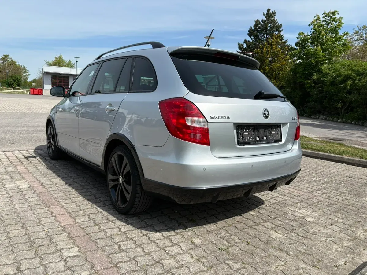 Skoda Fabia 2014 photo 2