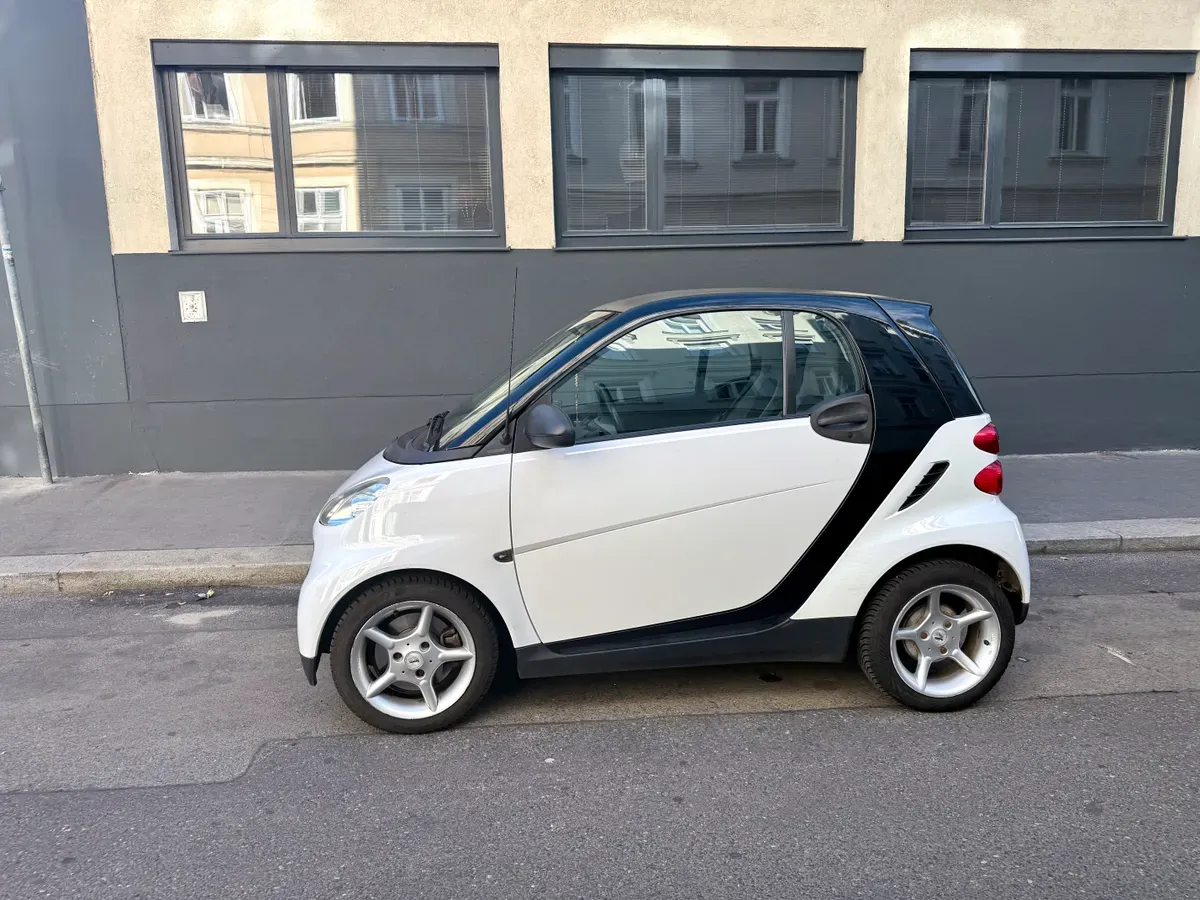 Smart Fortwo 2011 photo 2