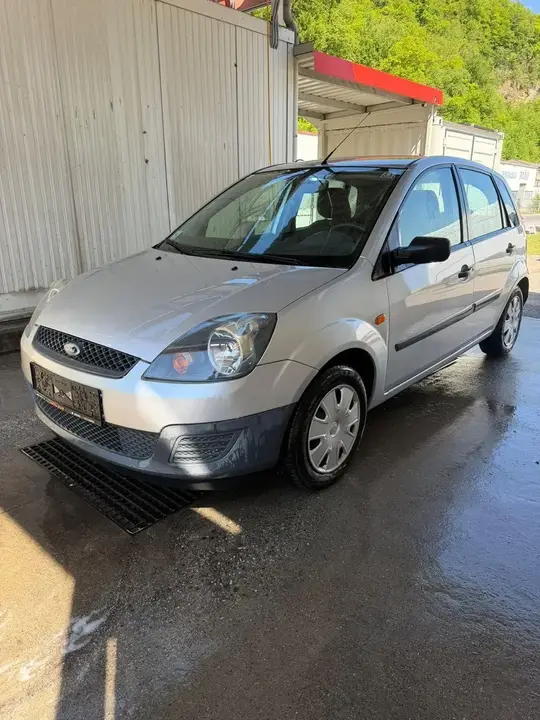 Ford Fiesta 2006 photo 2