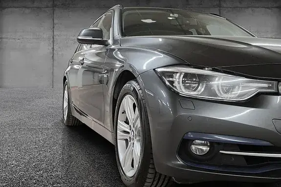 BMW 320I 2018 photo 2