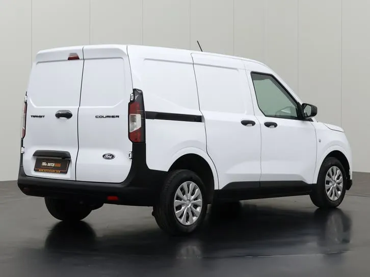 Ford Transit Courier 2024 photo 2
