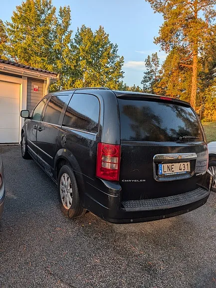 Chrysler Grand Voyager 2010 photo 2