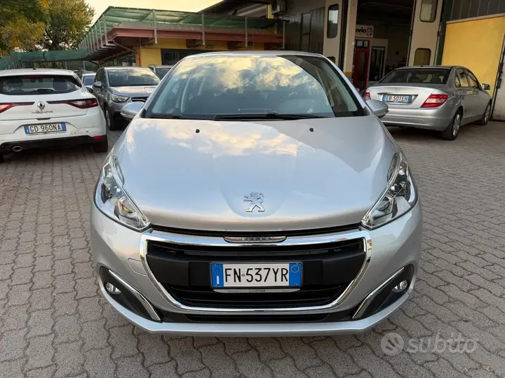Peugeot 208 2018 photo 3