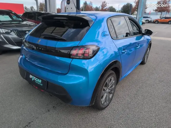 Peugeot 208 2022 photo 3