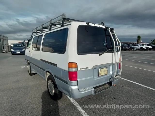 Toyota Hiace 2004 photo 3