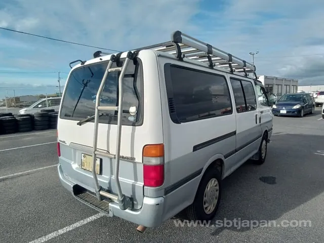 Toyota Hiace 2004 photo 4