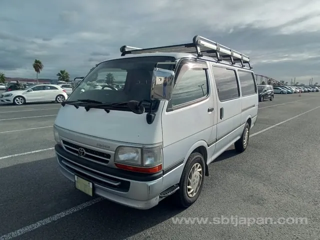 Toyota Hiace 2004 photo 2