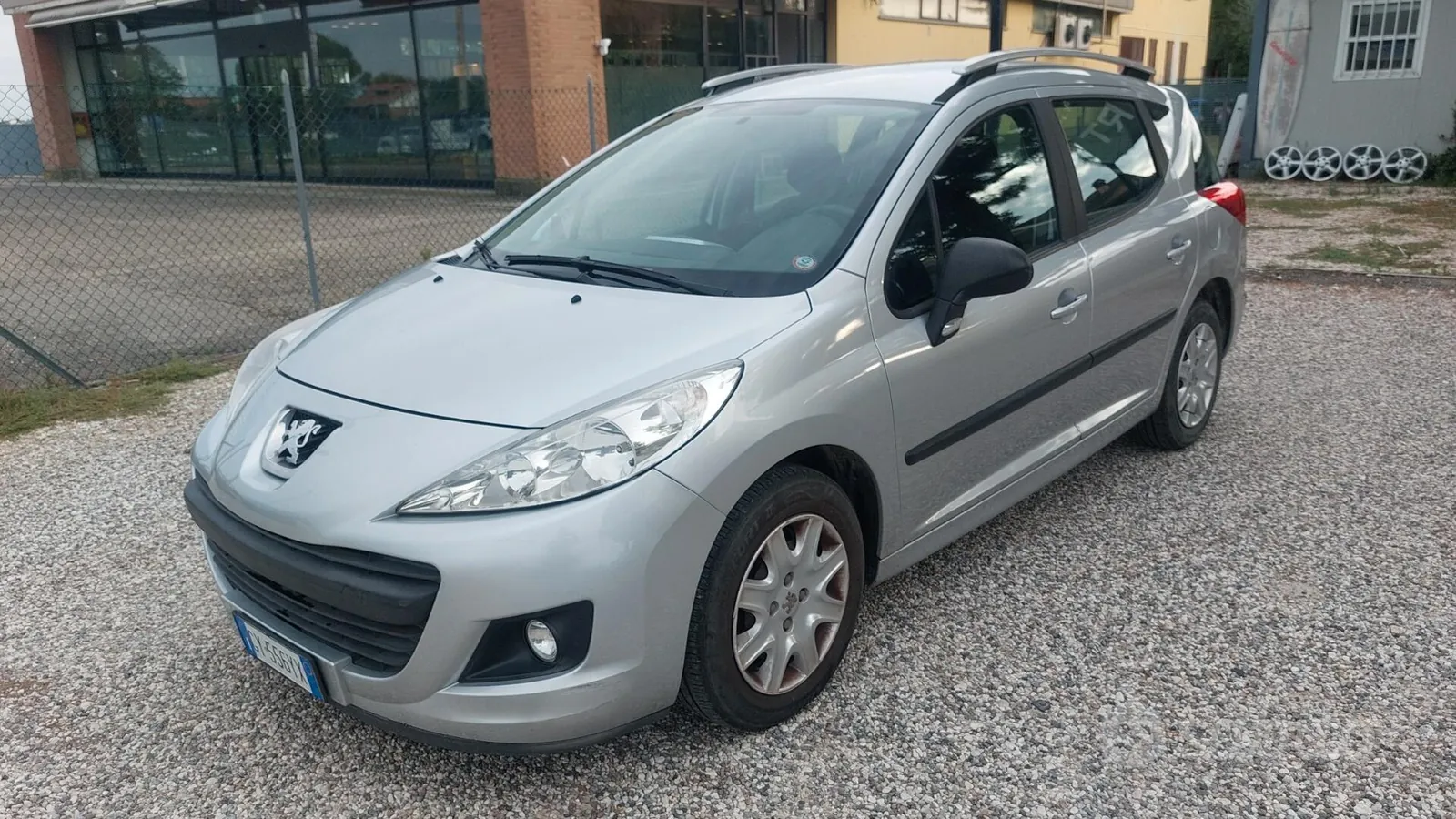Peugeot 207 2010 photo 2