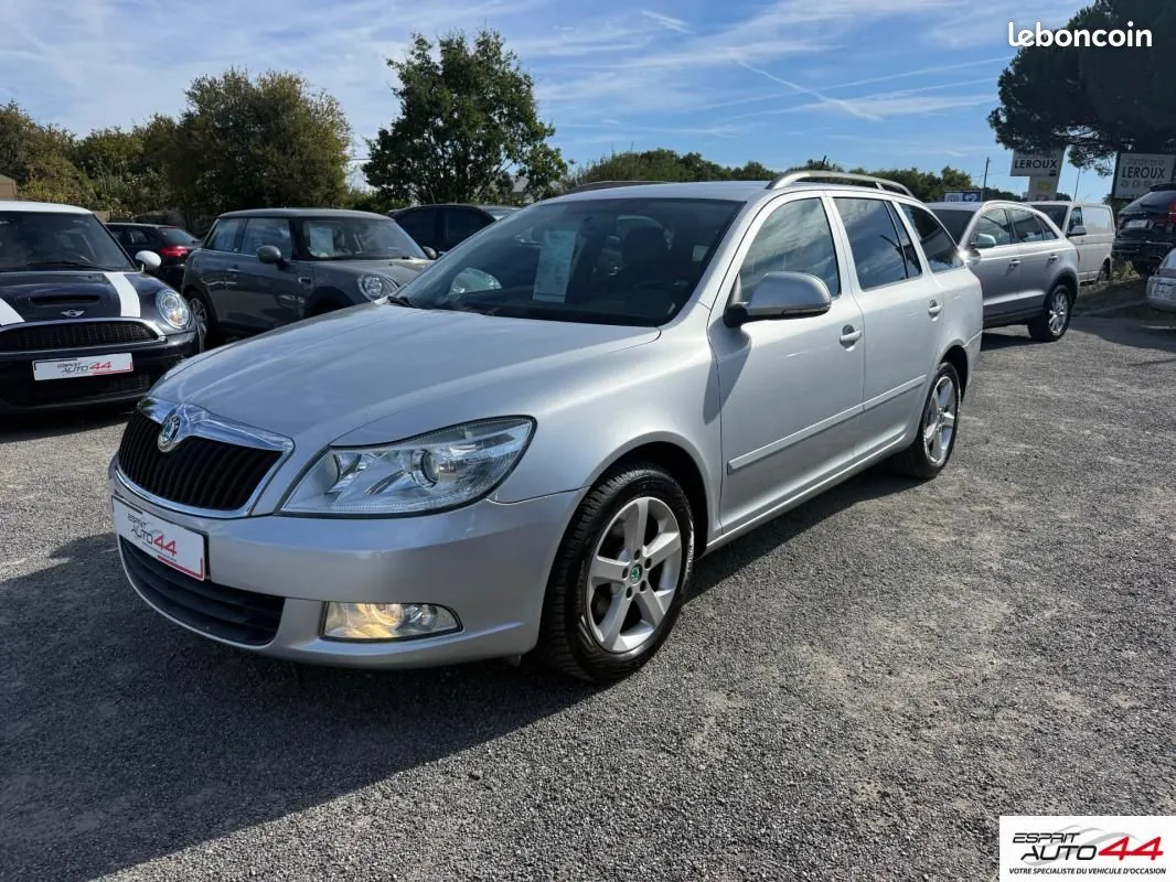Skoda Octavia 2012 photo 2