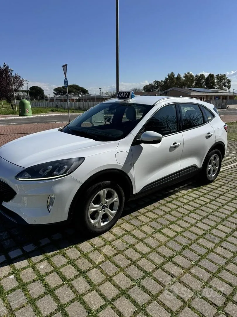 Ford Kuga 2022 photo 2