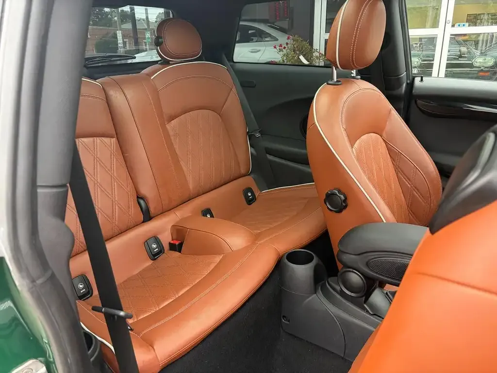 Mini 3 Door 2020 photo 3