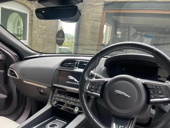 Jaguar F-Pace 2019 photo 4